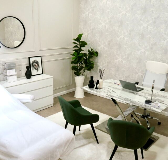 Imagen consultorio especialista clinica roma en málaga