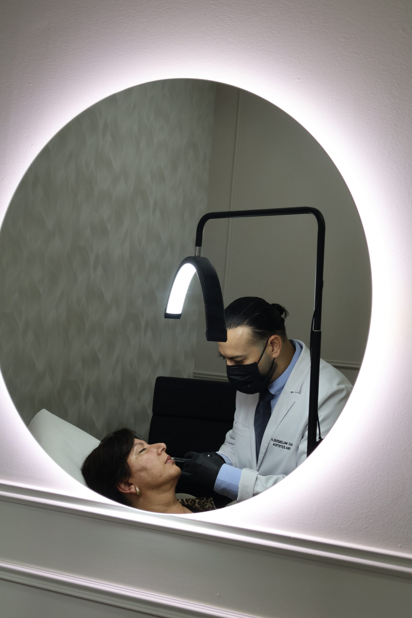 Cómo reafirmar el óvalo facial y recuperar la definición del rostro