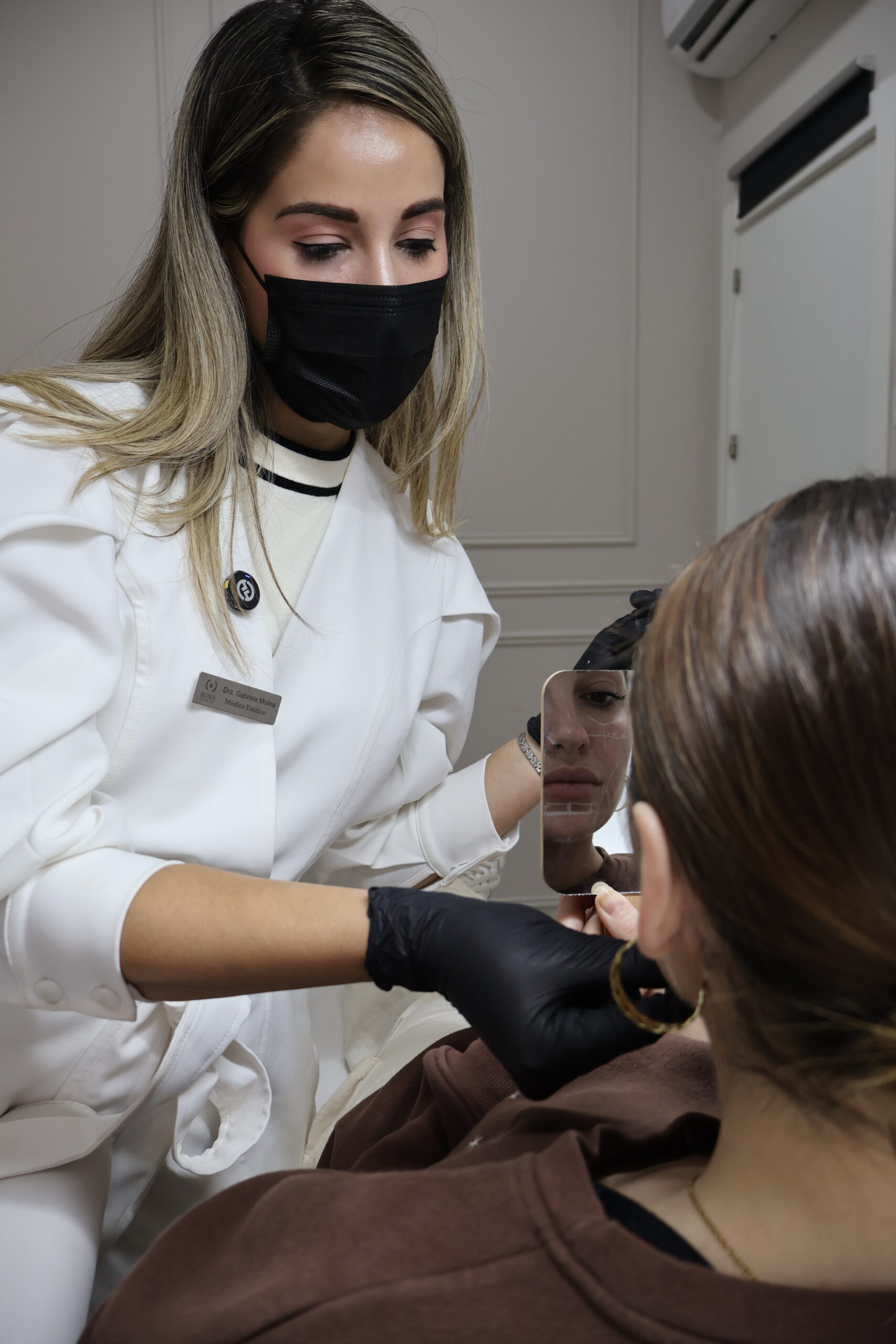Cómo reafirmar el óvalo facial y recuperar la definición del rostro