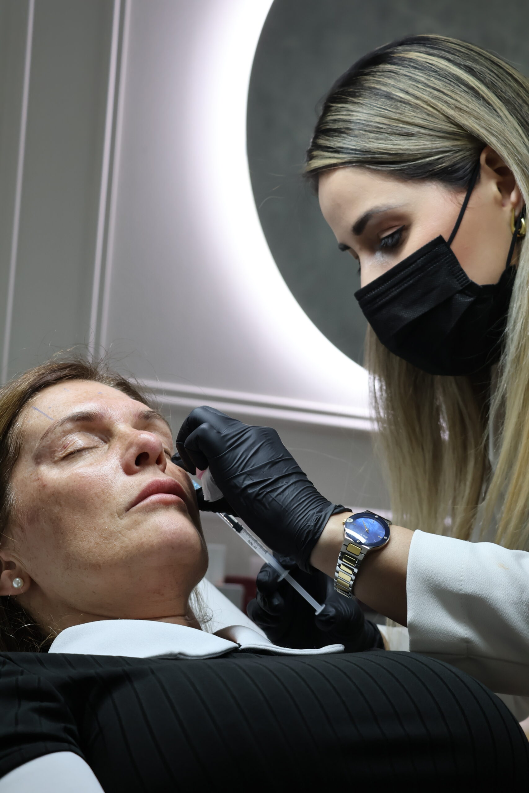 Cómo reafirmar el óvalo facial y recuperar la definición del rostro