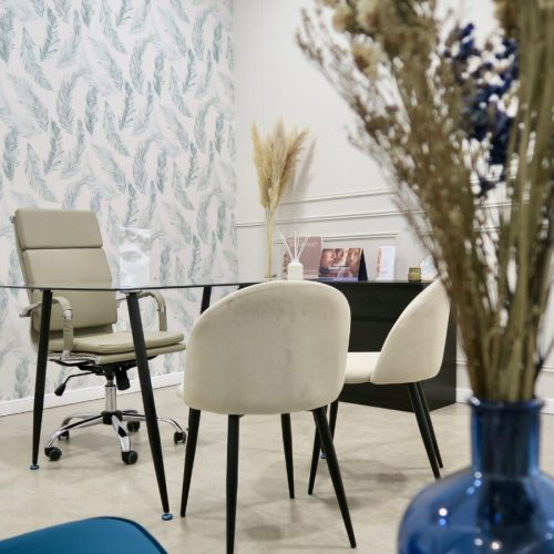 Imagen Recepción moderna y elegante de Clínica Roma, tu clínica estética en Málaga